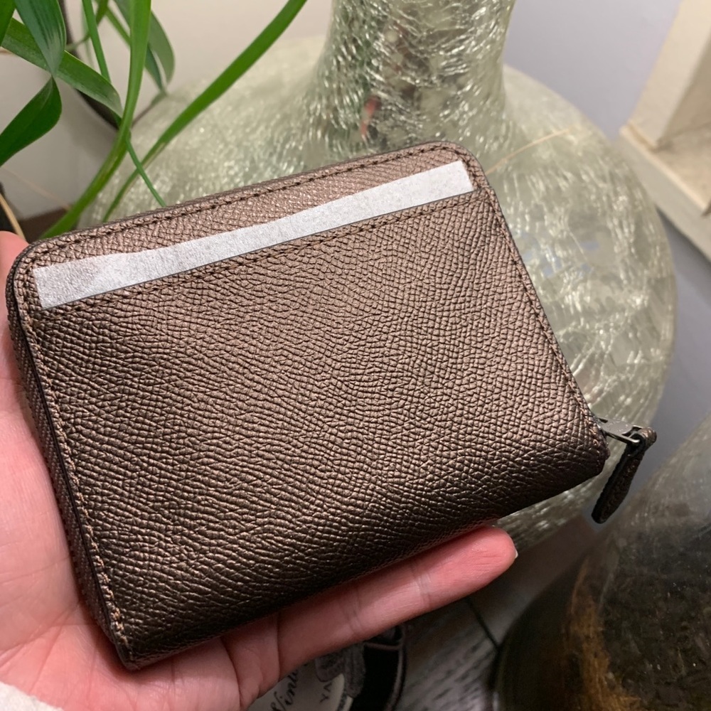 Authentic COACH Metallic leather zip around wallet - Picture 8 of 10
